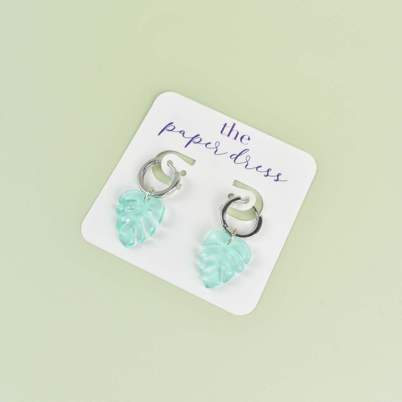 MONSTERA HUGGIE CHARM HOOPS